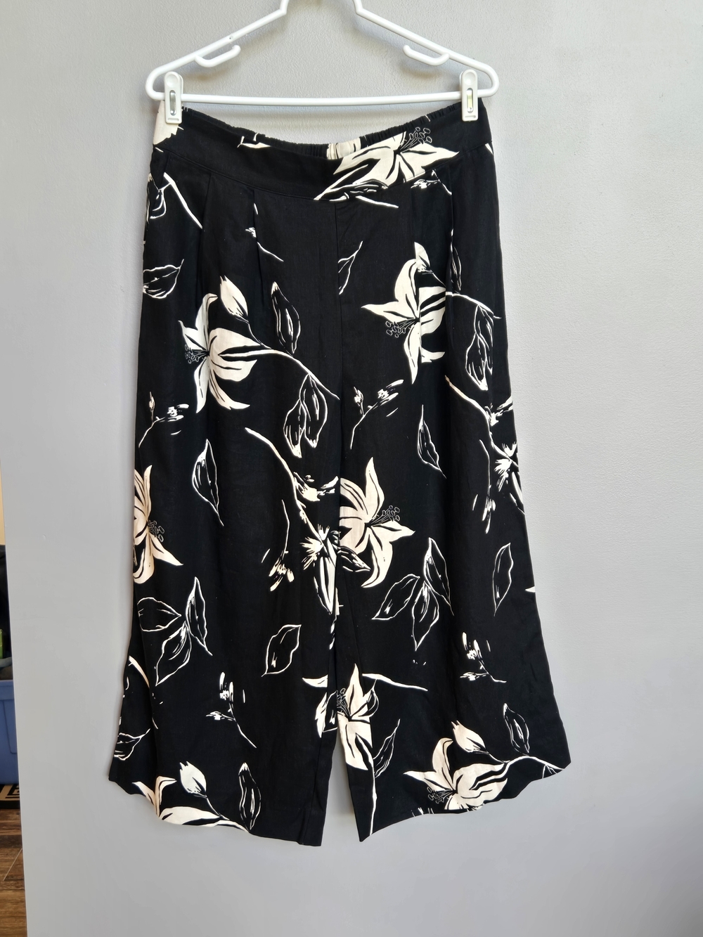 Ophelia Roe Wide Leg Cropped Pants Large Black White Floral Lily Culottes